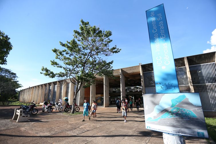 Brasília - Incluída no rodízio de abastecimento do DF, a Universidade de Brasília (UnB) está tomando medidas para reduzir o consumo de água, como adiar o início das aulas no principal campus da instituição em função do racionamento (Fabio