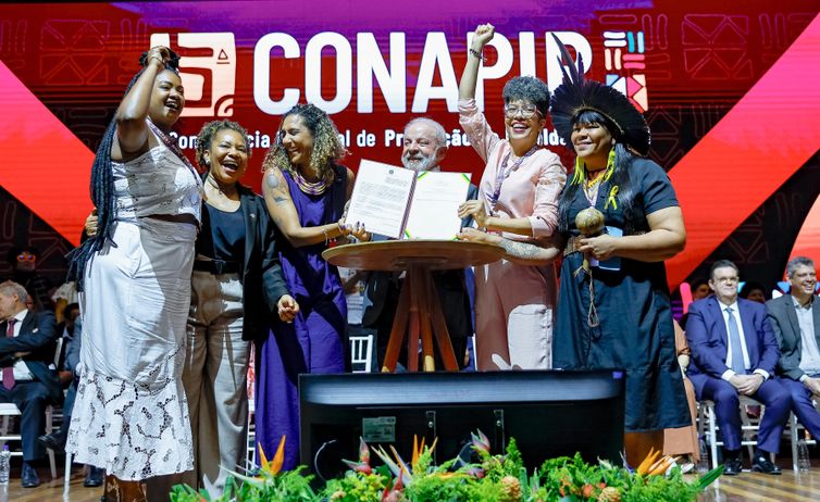 Presidente da República, Luiz Inácio Lula da Silva, durante cerimônia de abertura da 5ª Conferência Nacional de Promoção da Igualdade Racial – CONAPIR. Centro de Convenções Ulysses Guimarães – Brasília (DF)

Foto: Ricardo Stuckert / PR