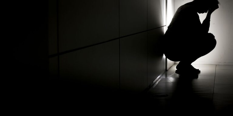 Uma em cada 4 pessoas já pensou em suicídio, alerta pesquisa