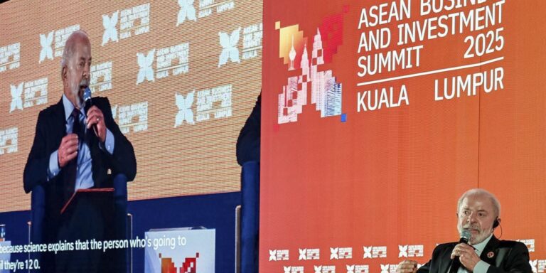 A empresários, Lula diz que mundo não aceita "nova Guerra Fria"