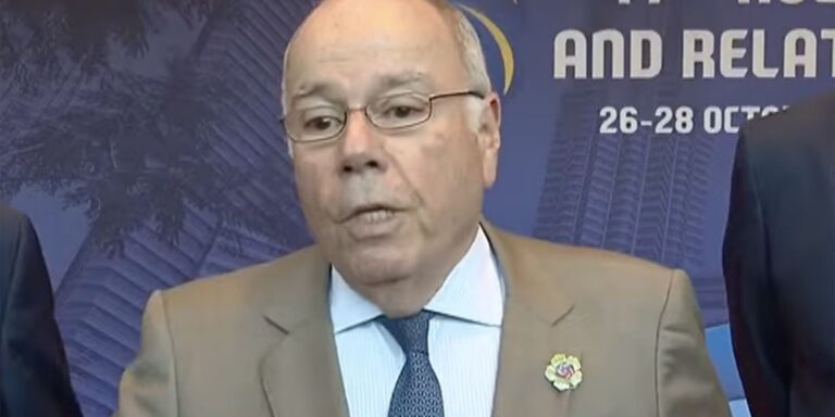 Reuniões para suspender tarifaço começam ainda hoje, diz Mauro Vieira