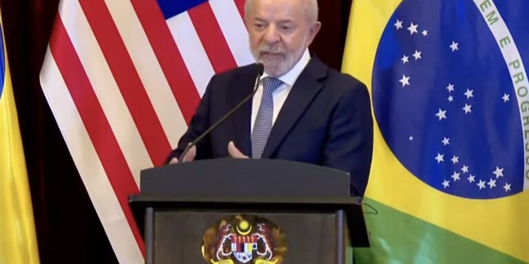 Problema do mundo é ausência de lideranças, diz Lula na Malásia
