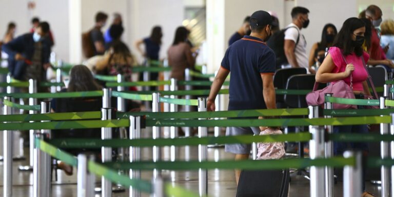 Delegados alertam sobre riscos de piadas sobre bombas em aeroportos