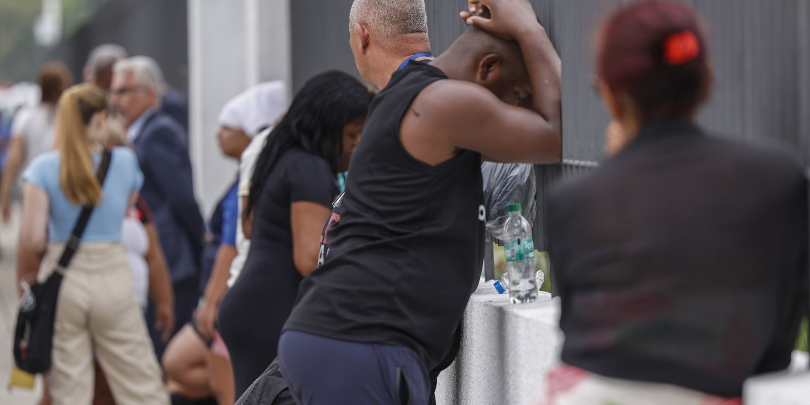 Rio de Janeiro (RJ), 29/10/2025 - Familiares chegam ao Detran para se cadastrar para reconhecimento dos corpos
Após resgate de dezenas de corpos são trazidos por moradores para a Praça São Lucas, na Penha, zona norte do Rio de Janeiro. Operação Contençao.
Foto: Tânia Rêgo/Agência Brasil