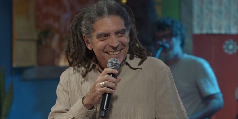 Marcos Sacramento reverencia bambas do Estácio no Samba na Gamboa