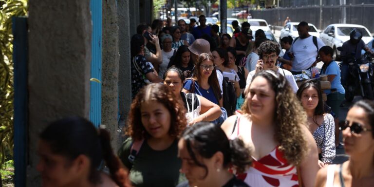 Professores fazem a primeira edição da Prova Nacional Docente