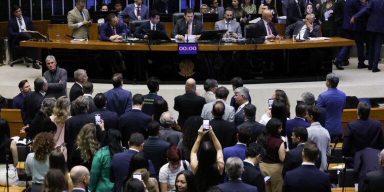 Congresso derruba 56 vetos ao PL do licenciamento ambiental