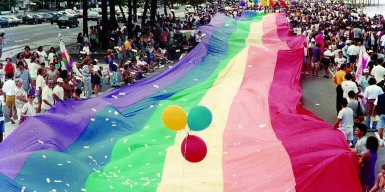 Há 30 anos, marcha no Rio inaugurava paradas do orgulho LGBT no Brasil