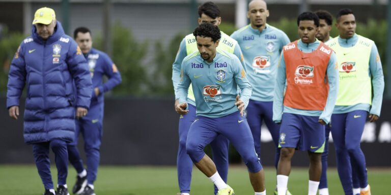 Com equipe completa, Ancelotti comanda atividade em Londres