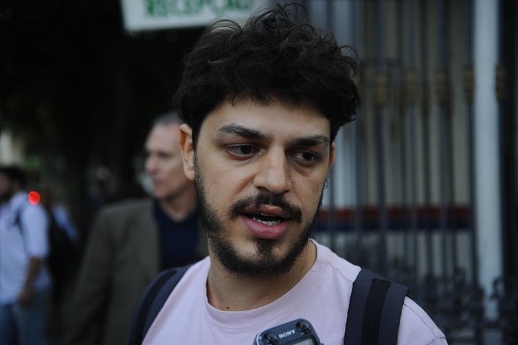 Comissão Nacional da Verdade realiza diligência no Hospital Central do Exército, local da morte de Raul Amaro Nin Ferreira. Na foto, Felipe Nin Ferreira, sobrinho de Raul Amaro Nin Ferreira (Tomaz Silva/Agência Brasil)