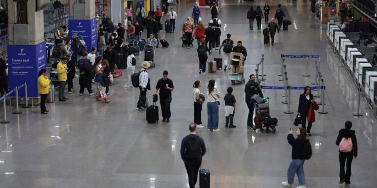 Turismo internacional no Brasil bate recorde em 2025