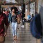 Concluintes de cursos de tecnologia fazem Enade 2025 neste domingo