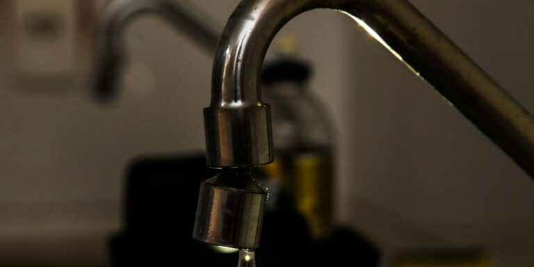 Brasil perde 6 mil piscinas de água tratada por dia, diz estudo