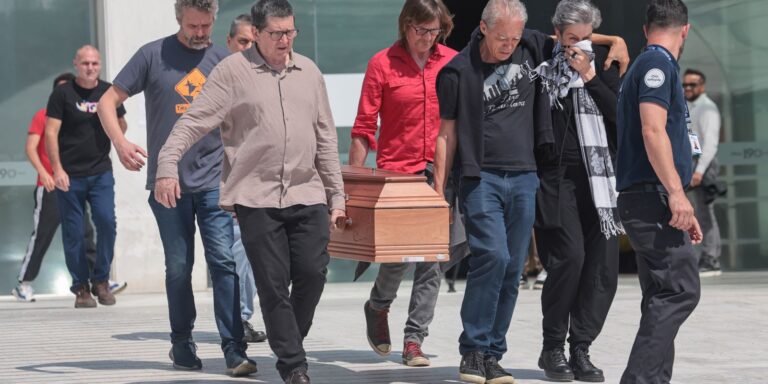 Familiares, amigos e políticos se despedem de Paulo Frateschi na Alesp