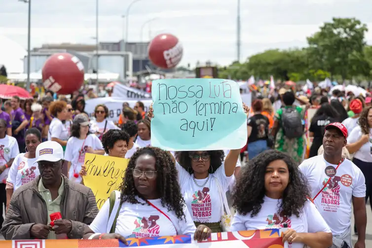 Brasília (DF) 25/11/2025  2ª Marcha das Mulheres Negras por Reparação e Bem Viver na Esplanada dos Ministérios. Participam mulheres negras de todo o Brasil de diferentes gerações, territórios e contextos sociais, e também mulheres afrodescendentes de mais de 40 países.  Foto: Fabio Rodrigues-Pozzebom/ Agência Brasil