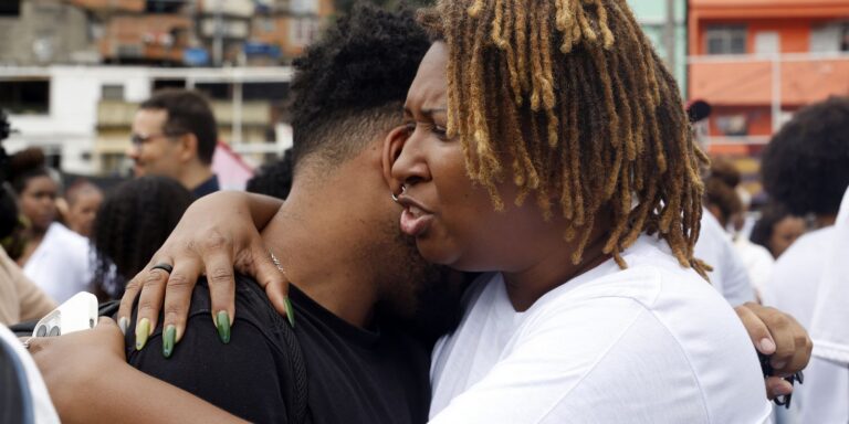 Sob facções e operações, população de favelas vive traumas e adoece