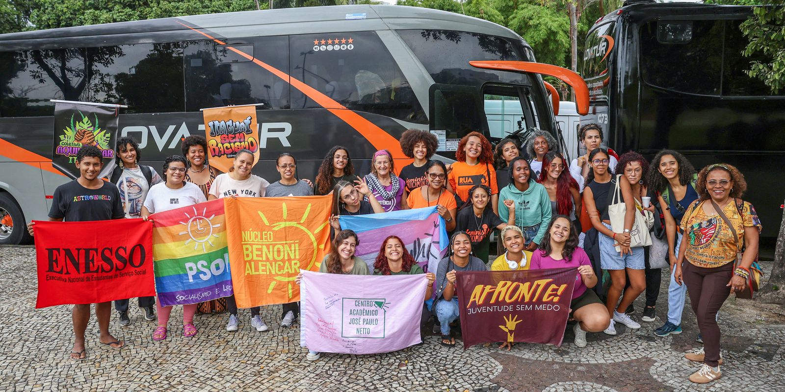 Rio de Janeiro (RJ), 24/11/2025 – Mulheres embarcam em ônibus no Rio de Janeiro para participar, em Brasília, da Marcha das Mulheres Negras. Foto: Tomaz Silva/Agência Brasil