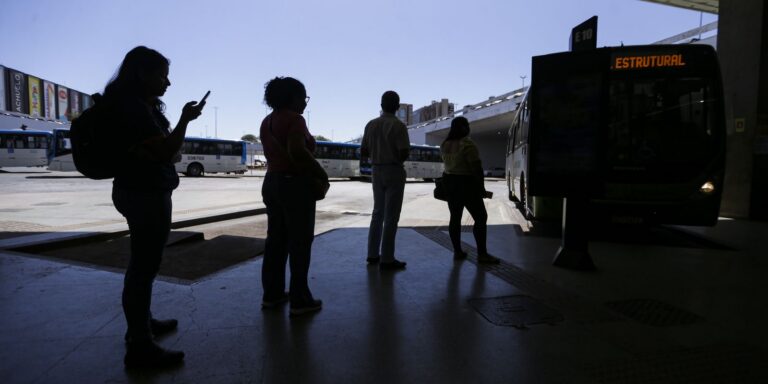 Nove em cada 10 mulheres já sofreram violência ao se deslocar à noite