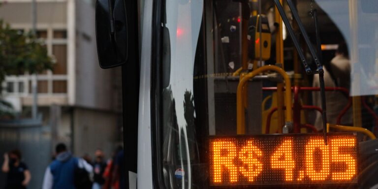 Em livro, deputado defende fundo para oferecer transporte gratuito
