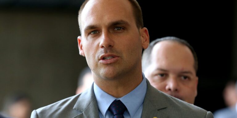 STF marca julgamento de denúncia contra Eduardo Bolsonaro por coação