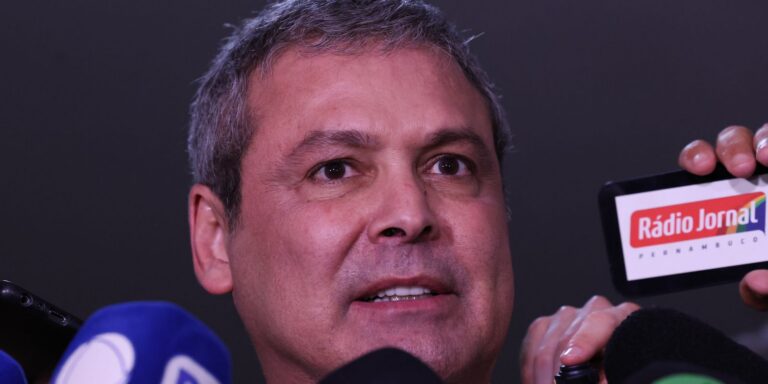 Líder do PT considera escandalosa decisão de votar PL da dosimetria