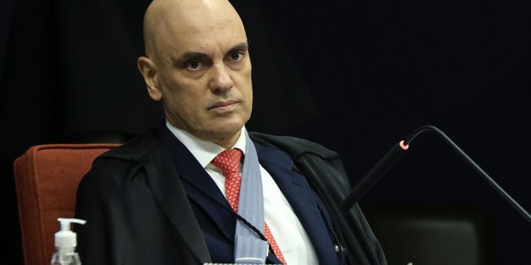 Moraes autoriza Bolsonaro a fazer cirurgia, mas nega prisão domiciliar