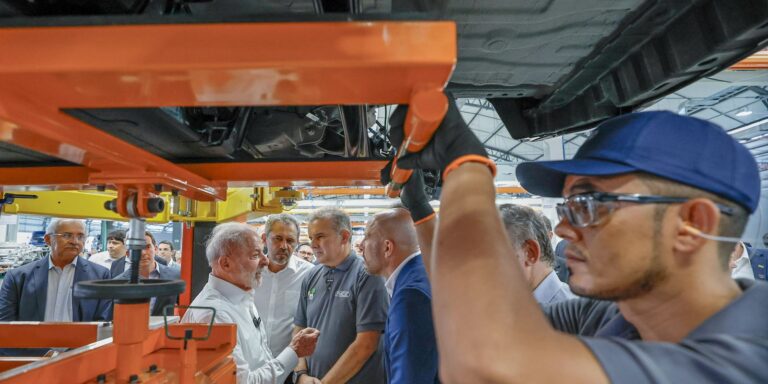 Lula: queda da pobreza está ligada à menor inflação e maiores salários