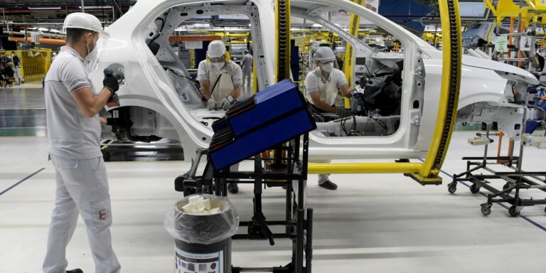 CCJ do Senado aprova fim da escala 6x1 e prevê jornada de 36h semanais