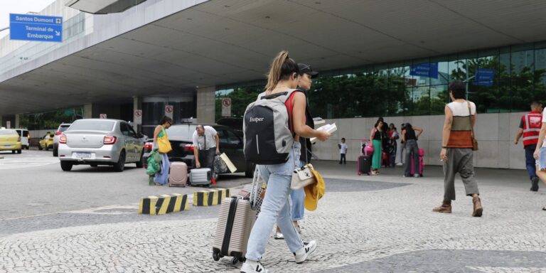 Paes anuncia reunião com ministro para discutir situação de aeroportos
