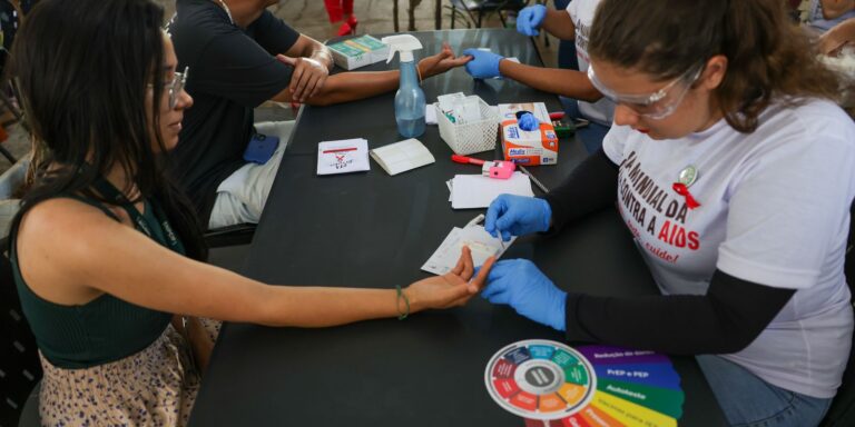 Ação no DF oferece testagem rápida e informação sobre HIV/Aids