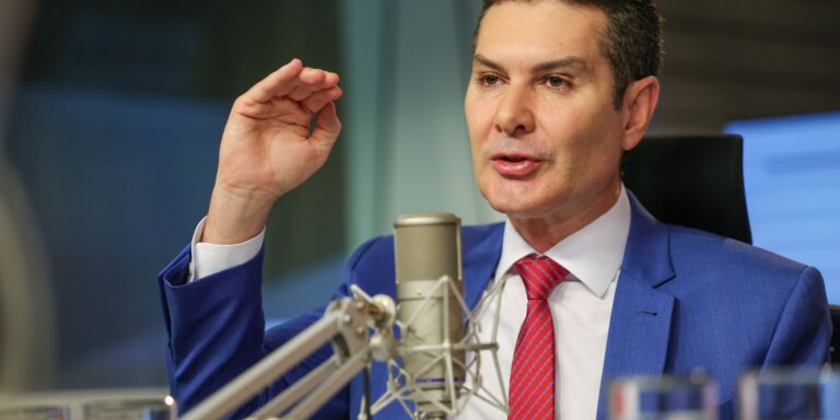 Governo federal vai investir R$ 4 bilhões em trens no Recife