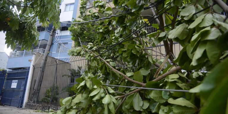 Rio registra fortes ventos devido à passagem de frente fria