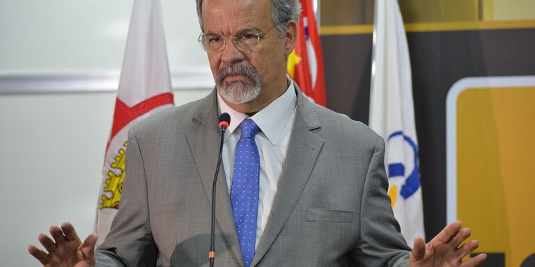 Políticos de todas tendências homenageiam Raul Jungmann