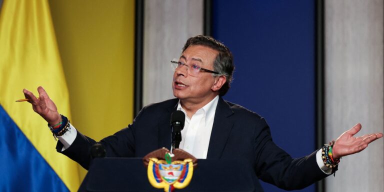 Após fala de Trump, Petro diz que pegará em armas se necessário