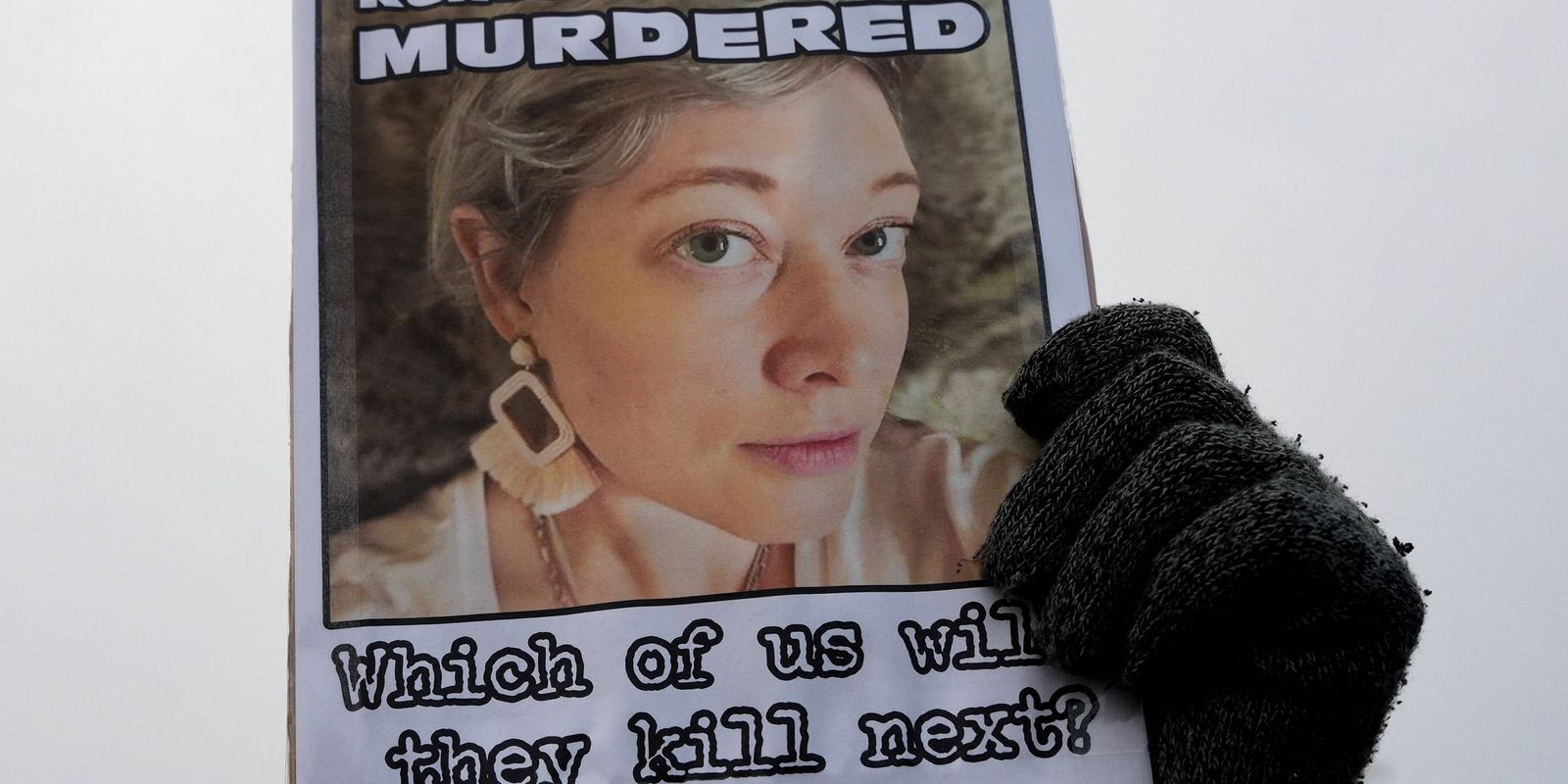 A demonstrator holds a picture of Renee Nicole Good as people protest against the fatal shooting of Good by a U.S. Immigration and Customs Enforcement (ICE) agent, during a rally against increased immigration enforcement across the city outside the Whipple Building in Minneapolis, Minnesota, U.S., January 8, 2026. REUTERS/Tim Evans