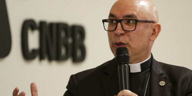 CNBB defende democracia e alerta para "graves retrocessos" no Brasil
