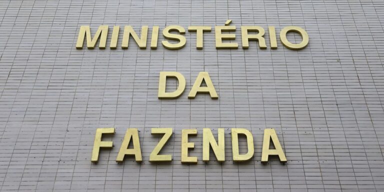 Fazenda comemora IPCA de 4,26% e projeta menor inflação do Plano Real