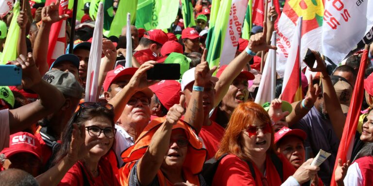 Sindicatos celebram salário mínimo e defendem melhoria em reajustes