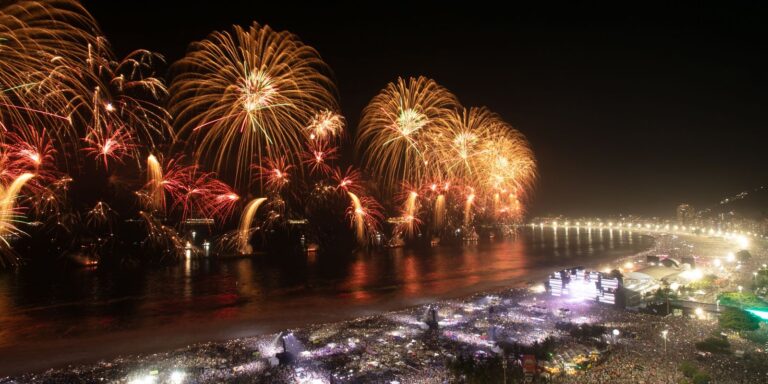 Virada do ano no Rio leva 2,6 milhões de pessoas a Copacabana