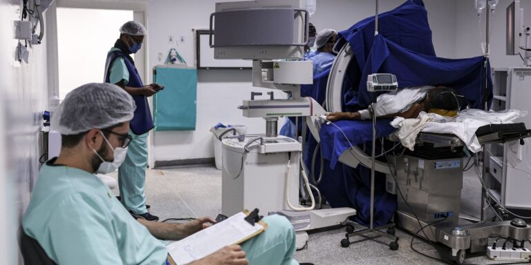 Ebserh abre inscrições para médicos com salários de até R$ 19,1 mil