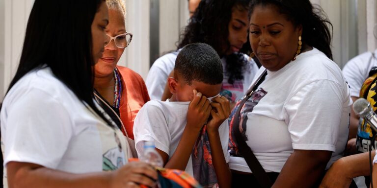 Ato no Rio pede justiça pela morte de Thiago Menezes Flausino