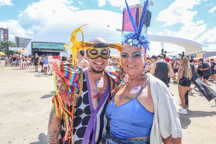 Brasília (DF), 14/02/2026 – O casal Fernando Franque e Ana Flávia Garcia fala com Agência Brasil, durante apresentação do Bloco do Amor no museu da republica.
Foto: Valter Campanato/Agência Brasil
