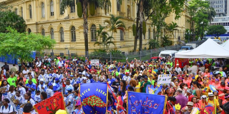 Ilú Obá De Min e Banda do Trem Elétrico abrem carnaval de rua em SP