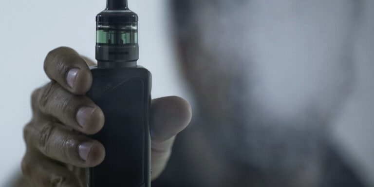 Anvisa e MPF assinam acordo para combater cigarros eletrônicos