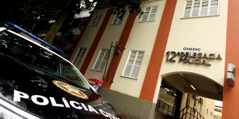 Jovens indiciados por estupro coletivo no Rio estão foragidos