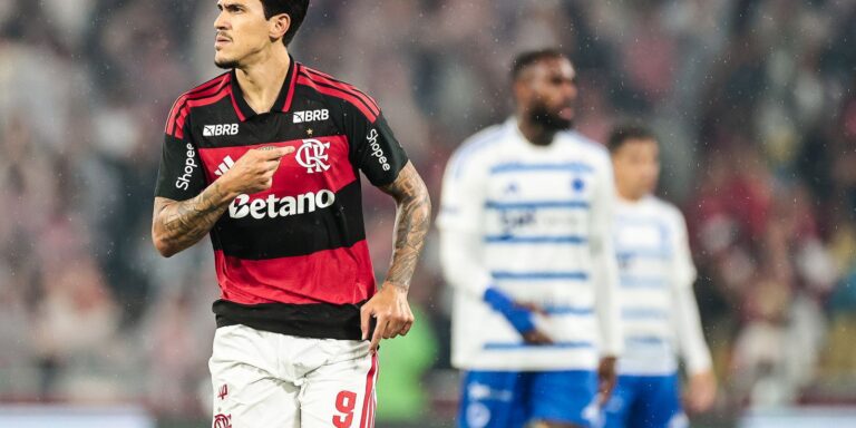 Flamengo vence Cruzeiro com gols de Pedro e Carrascal