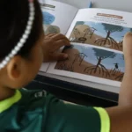 Criança diz a Lula que um "mundo mágico" se abriu ao aprender a ler