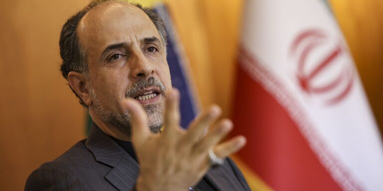 Embaixador do Irã: EUA evitam acordo e Trump se acha “rei do mundo"