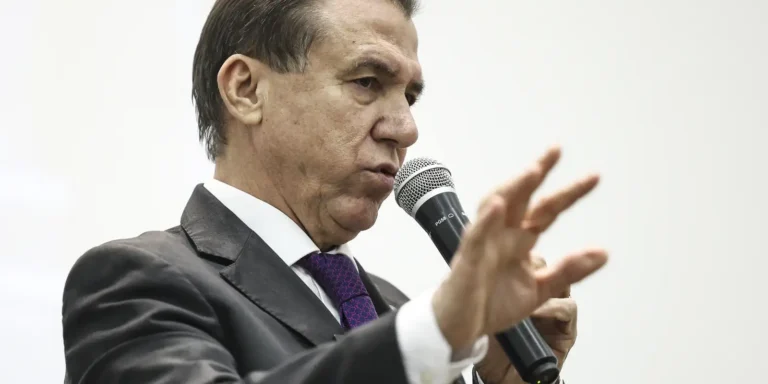 Governo pode enviar projeto com urgência se escala 6x1 não avançar