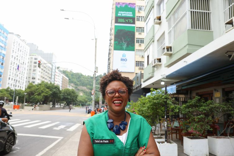 Rio de Janeiro (RJ), 19/03/2026 – A secretária de Meio Ambiente e Clima do Rio de Janeiro, Tainá de Paula durante lançamento do Contador de árvores em painel digital publicitário, em Copacabana, na zona sul do Rio de Janeiro. Foto: Tomaz Silva/Agência Brasil